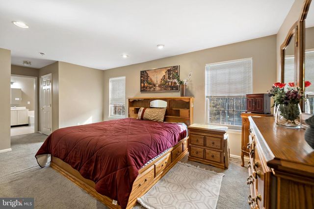 2 WATSON DR, Mount Laurel, NJ 08054