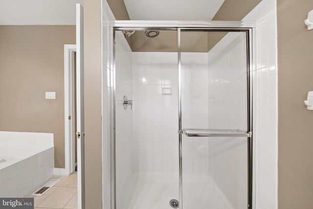 2 WATSON DR, Mount Laurel, NJ 08054