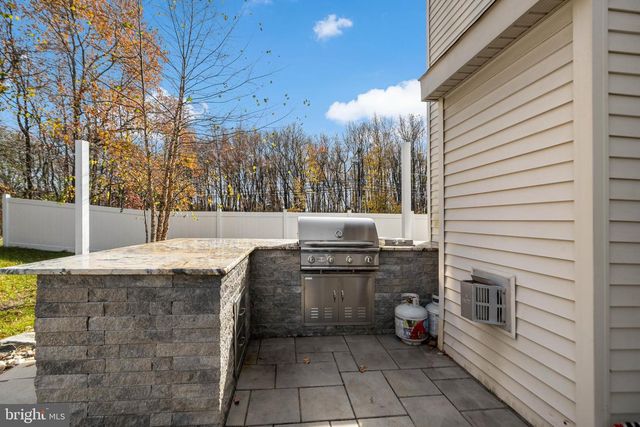 2 WATSON DR, Mount Laurel, NJ 08054