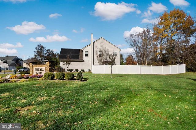 2 WATSON DR, Mount Laurel, NJ 08054