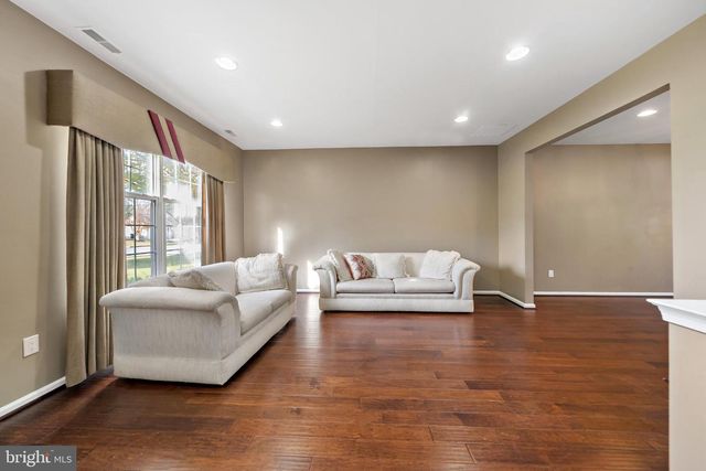 2 WATSON DR, Mount Laurel, NJ 08054