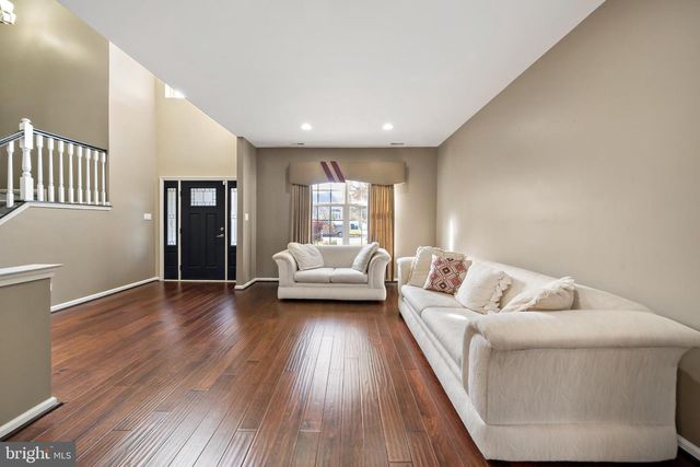 2 WATSON DR, Mount Laurel, NJ 08054