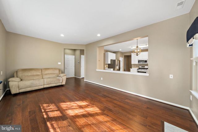 2 WATSON DR, Mount Laurel, NJ 08054