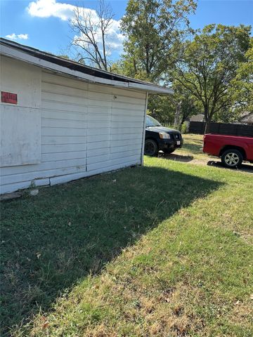 2435 Iroquois Street, Dallas, TX 75212