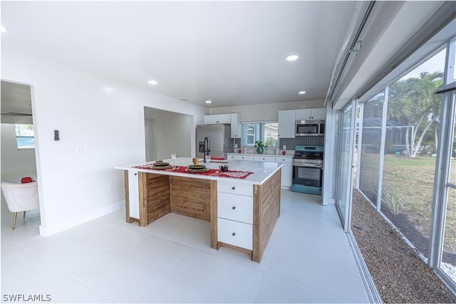 5617 Coronado CT, Cape Coral, FL 33904