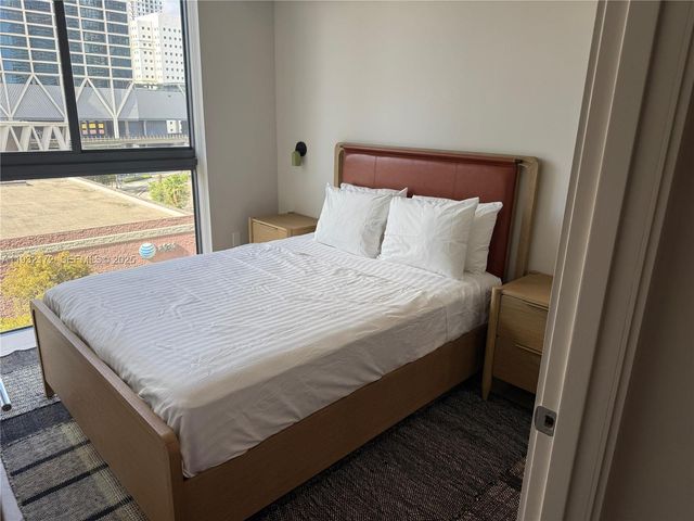 11 NE 6th St 802, Miami, FL 33132