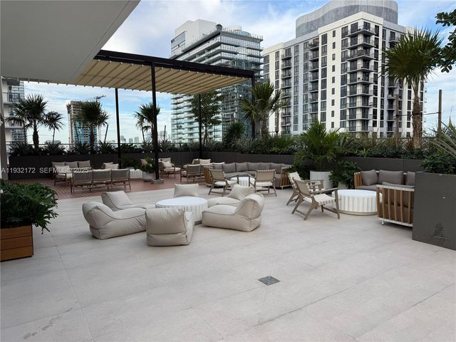 11 NE 6th St 802, Miami, FL 33132