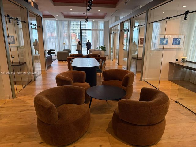 11 NE 6th St 802, Miami, FL 33132