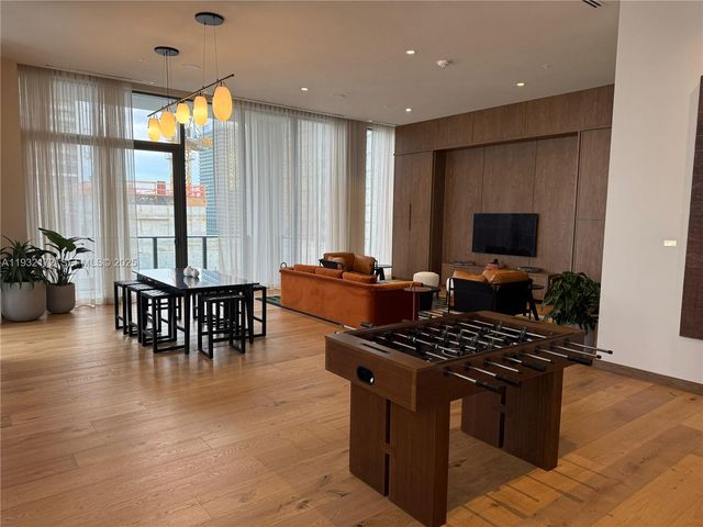 11 NE 6th St 802, Miami, FL 33132