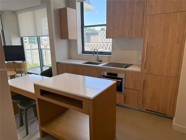 11 NE 6th St 802, Miami, FL 33132