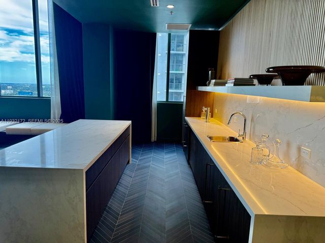 11 NE 6th St 802, Miami, FL 33132