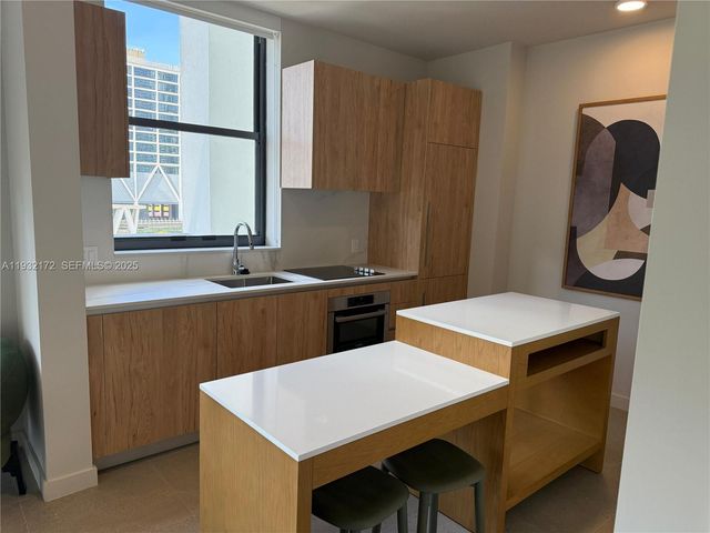 11 NE 6th St 802, Miami, FL 33132