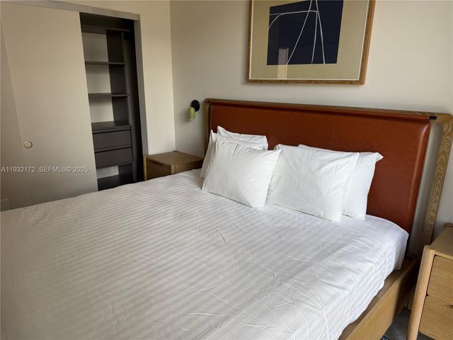 11 NE 6th St 802, Miami, FL 33132