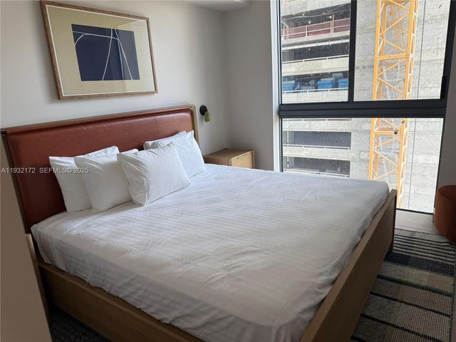 11 NE 6th St 802, Miami, FL 33132