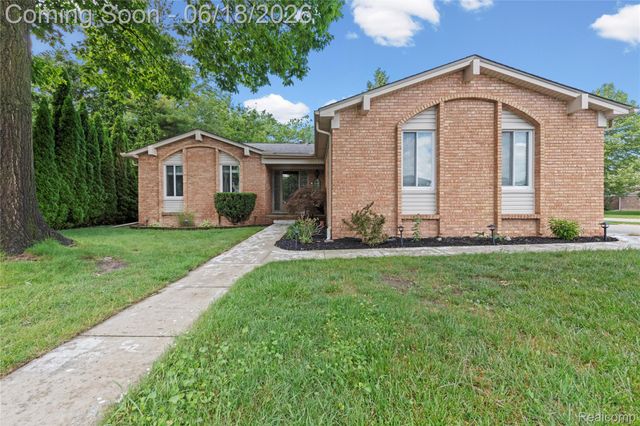 2511 Coral Drive, Troy, MI 48085