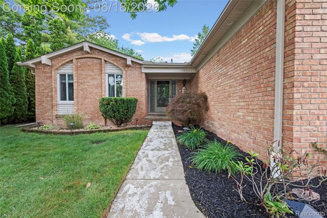 2511 Coral Drive, Troy, MI 48085