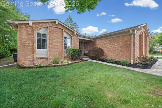 2511 Coral Drive, Troy, MI 48085