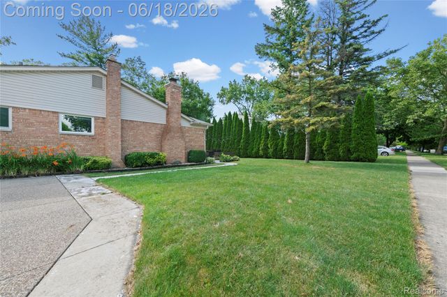 2511 Coral Drive, Troy, MI 48085