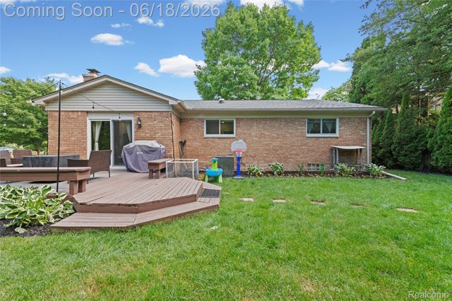 2511 Coral Drive, Troy, MI 48085