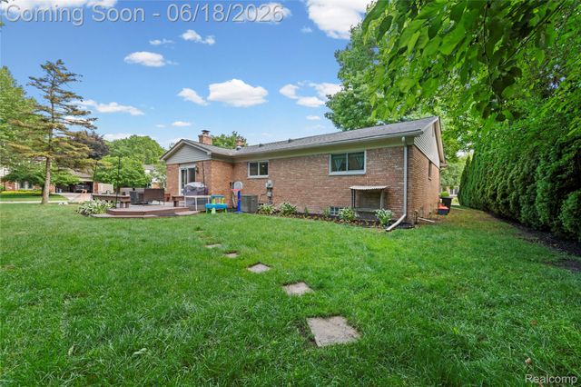 2511 Coral Drive, Troy, MI 48085