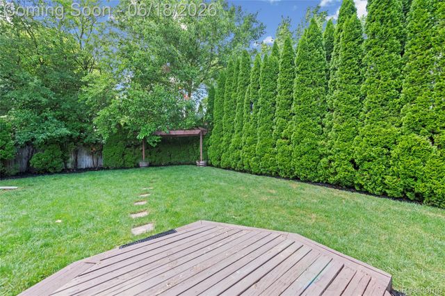 2511 Coral Drive, Troy, MI 48085