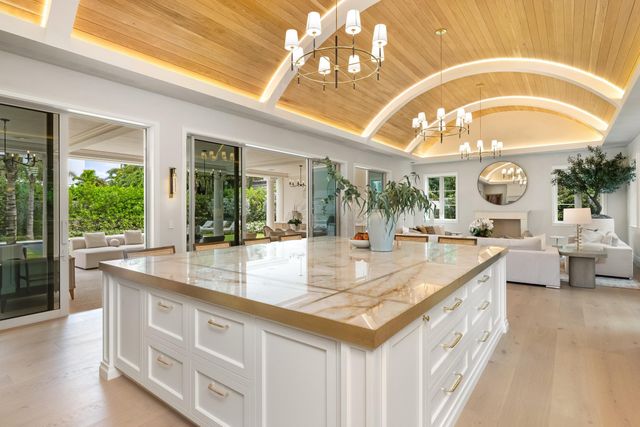 122 Bloomfield Drive, West Palm Beach, FL 33405