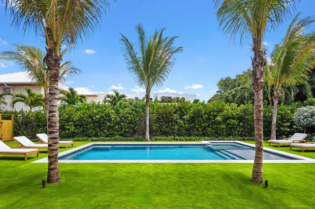 122 Bloomfield Drive, West Palm Beach, FL 33405