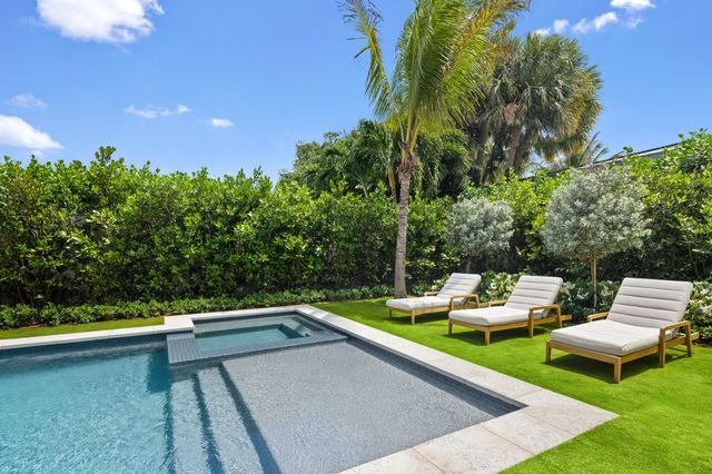 122 Bloomfield Drive, West Palm Beach, FL 33405