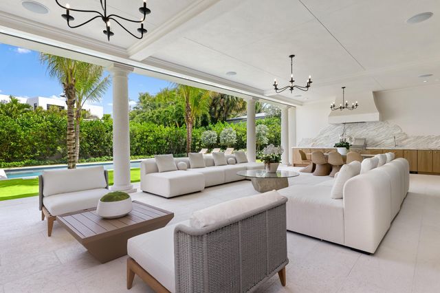 122 Bloomfield Drive, West Palm Beach, FL 33405