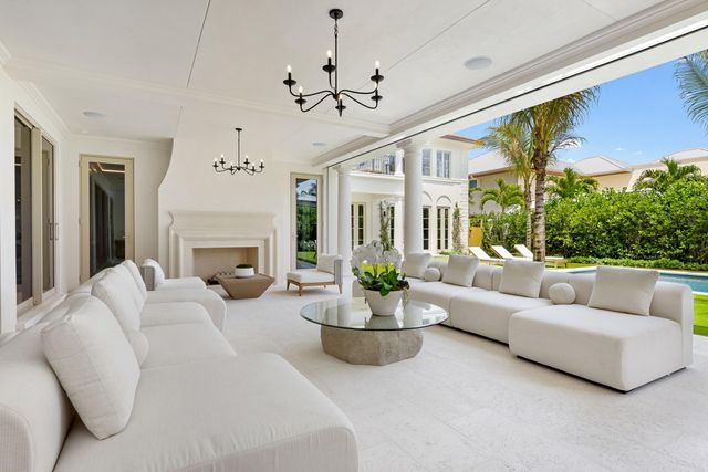 122 Bloomfield Drive, West Palm Beach, FL 33405