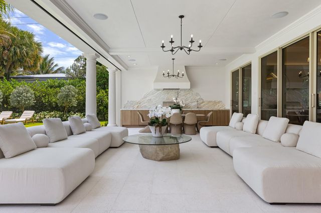 122 Bloomfield Drive, West Palm Beach, FL 33405