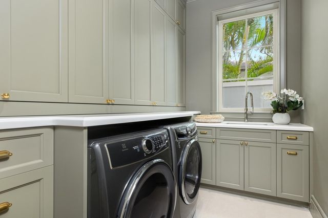122 Bloomfield Drive, West Palm Beach, FL 33405