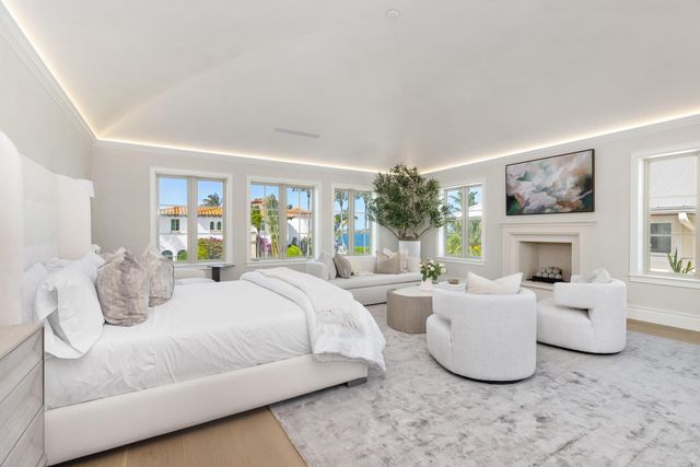 122 Bloomfield Drive, West Palm Beach, FL 33405