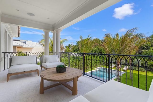 122 Bloomfield Drive, West Palm Beach, FL 33405