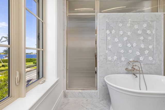 122 Bloomfield Drive, West Palm Beach, FL 33405