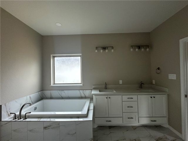 2581 Dove Crossing Lane, Navasota, TX 77868