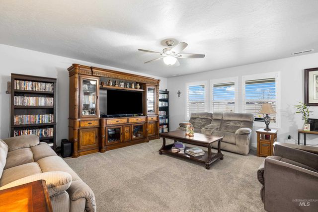 3308 W Zarea Dr, Meridian, ID 83642