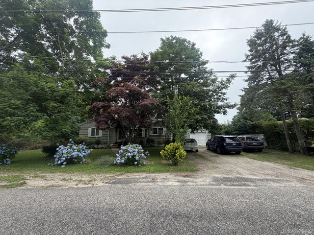 8 Windus Drive, Shirley, NY 11967