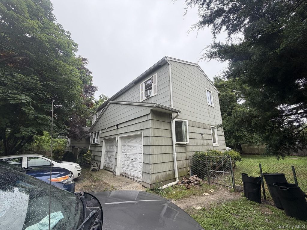 8 Windus Drive, Shirley, NY 11967