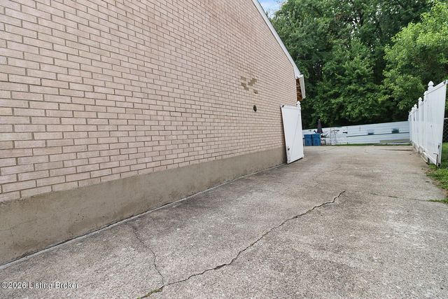 7108 Dittmar Dr, Louisville, KY 40219