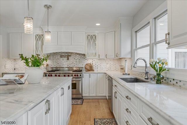 75 Evergreen Dr, North Caldwell Boro, NJ 07006
