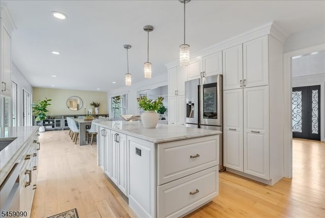 75 Evergreen Dr, North Caldwell Boro, NJ 07006