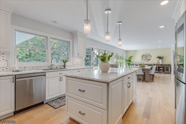75 Evergreen Dr, North Caldwell Boro, NJ 07006