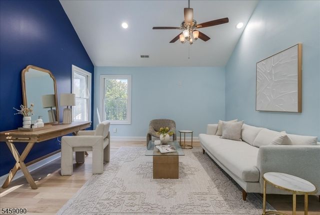 75 Evergreen Dr, North Caldwell Boro, NJ 07006