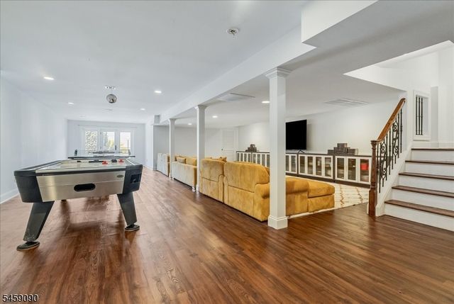 75 Evergreen Dr, North Caldwell Boro, NJ 07006