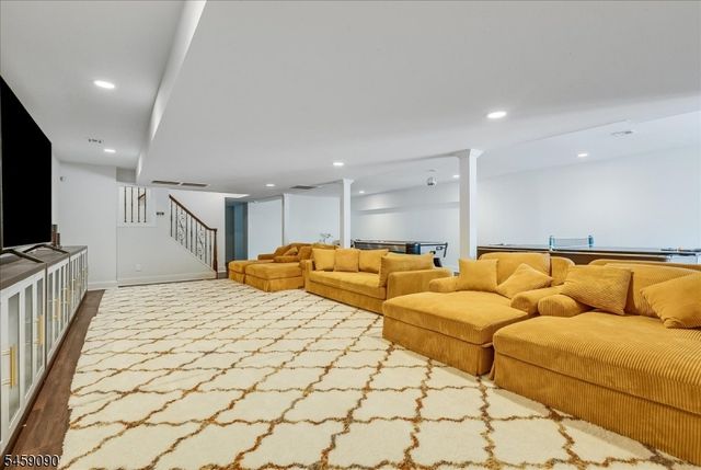 75 Evergreen Dr, North Caldwell Boro, NJ 07006