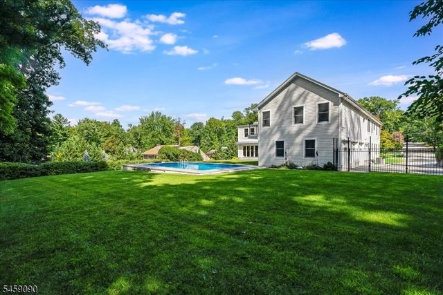 75 Evergreen Dr, North Caldwell Boro, NJ 07006