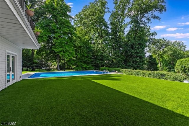 75 Evergreen Dr, North Caldwell Boro, NJ 07006