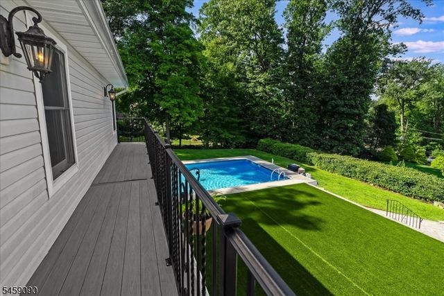 75 Evergreen Dr, North Caldwell Boro, NJ 07006