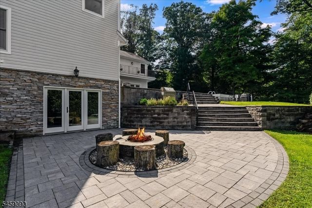 75 Evergreen Dr, North Caldwell Boro, NJ 07006